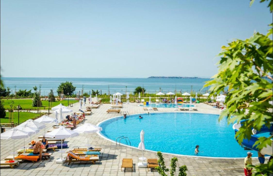 Apartment In Prestige Fort Beach Sveti Vlas Eksteriør bilde