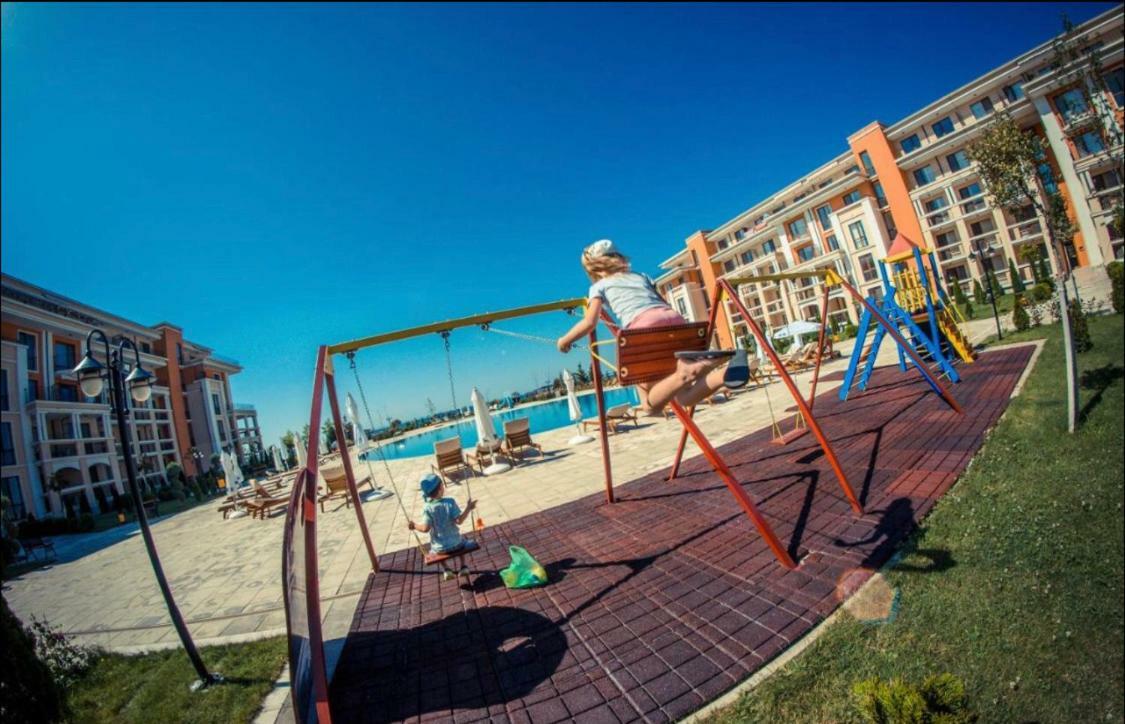 Apartment In Prestige Fort Beach Sveti Vlas Eksteriør bilde