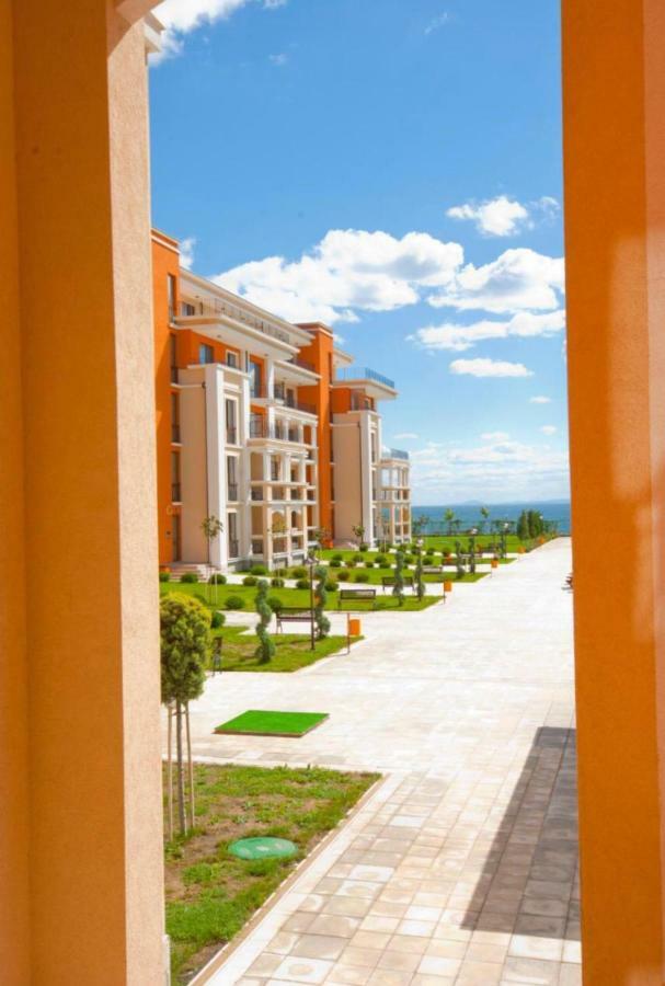 Apartment In Prestige Fort Beach Sveti Vlas Eksteriør bilde