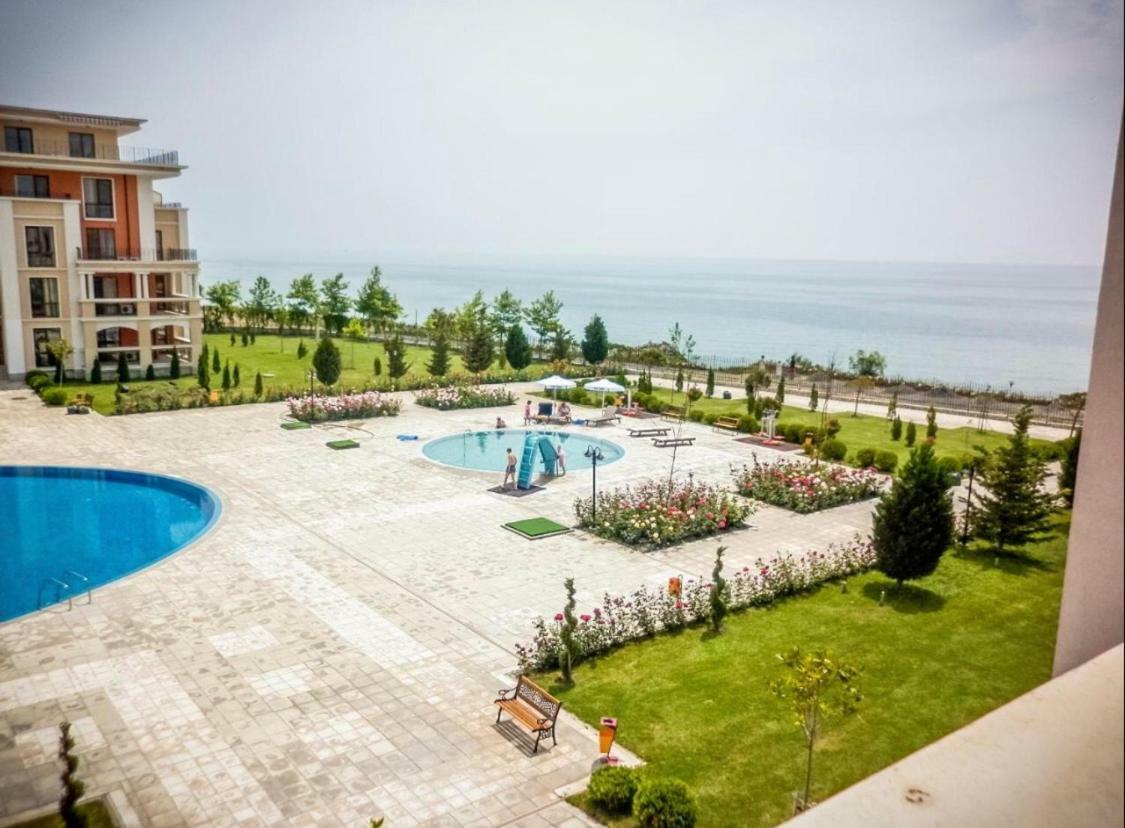 Apartment In Prestige Fort Beach Sveti Vlas Eksteriør bilde