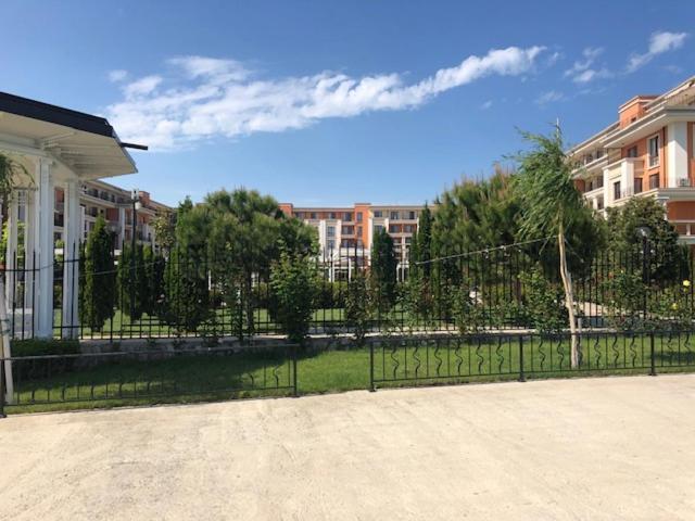 Apartment In Prestige Fort Beach Sveti Vlas Eksteriør bilde